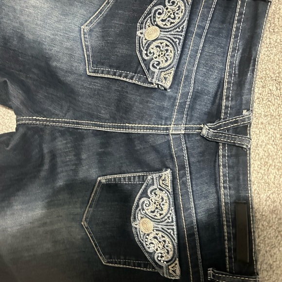 Embroidered denim capris - Picture 1 of 6